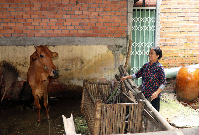 Gia đình bà Trì Thị Sa Ri (xã Hàm Giang) đổi thay nhờ các chính sách hỗ trợ về nhà ở, vốn sản xuất của Nhà nước và địa phương.