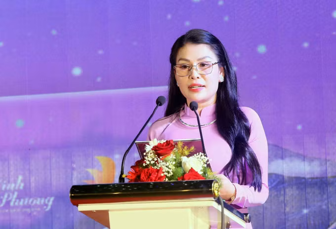 Bà Đàm Hương Thủy, Trưởng Ban Tổ chức cuộc thi phát biểu.