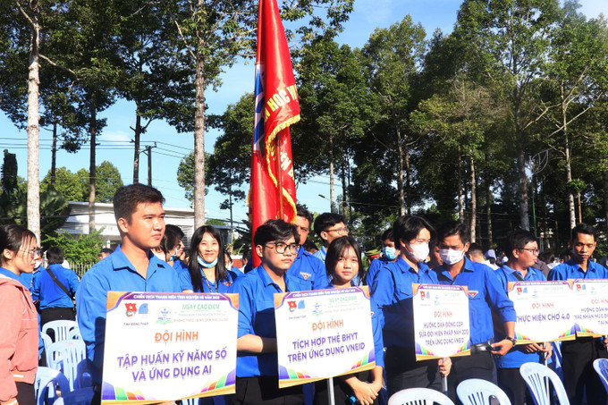 Đoàn thanh niên tỉnh Đồng Tháp ra quân phong trào "Bình dân học vụ số". Đoàn thanh niên tỉnh Đồng Tháp ra quân phong trào "Bình dân học vụ số".