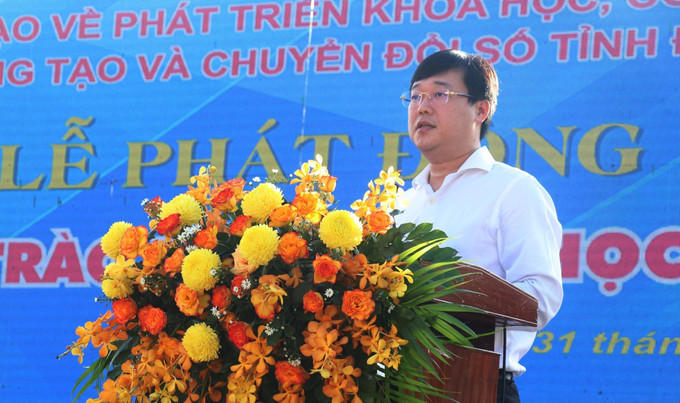 Bí thư tỉnh ủy Đồng Tháp Lê Quốc Phong phát biểu phát động Phong trào "Bình dân học vụ số". Bí thư tỉnh ủy Đồng Tháp Lê Quốc Phong phát biểu phát động Phong trào "Bình dân học vụ số".