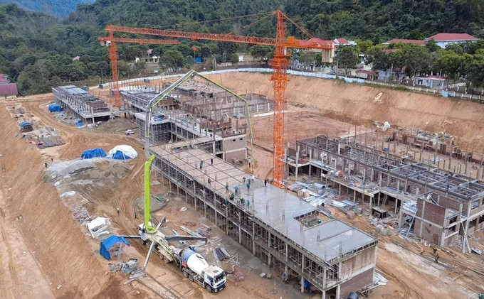 Một góc của dự án Trường PTNT liên cấp Tiểu học và THCS xã biên giới Phong Thổ đang hình thành lên giữa núi rừng Tây Bắc phục vụ cho con em đồng bào các dân tộc nới biên viễn Lai Châu.