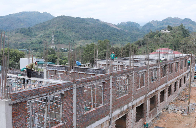 Mặc dù thời tiết khắc nhiệt giá rét nơi biên giới nhưng đơn vị thi công vẫn duy trì tiến độ thi công đảm bảo về đích trước so với kế hoạch đề ra.