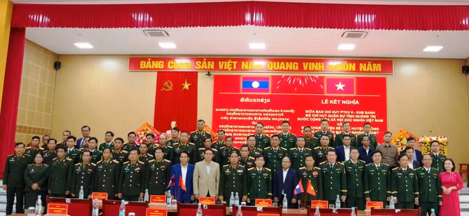 Các đại biểu chụp ảnh lưu niệm. Ảnh: TTXVN phát