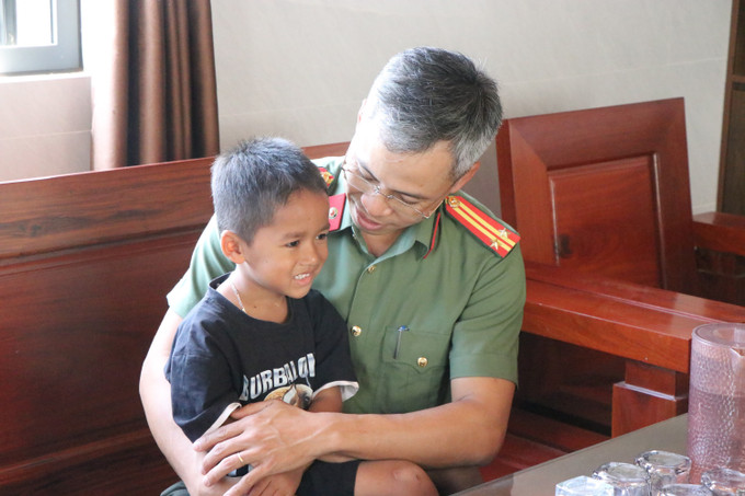 Niềm vui trọn vẹn bên “người bố đặc biệt”.