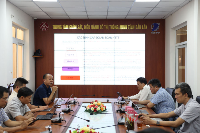 Trung tâm giám sát, điều hành đô thị thông minh tỉnh Đắk Lắk không ngừng cải tiến công nghệ, tìm kiếm giải pháp mới trong ứng dụng khoa học công nghệ và chuyển đổi số. chuyen-doi-so-6.jpg
