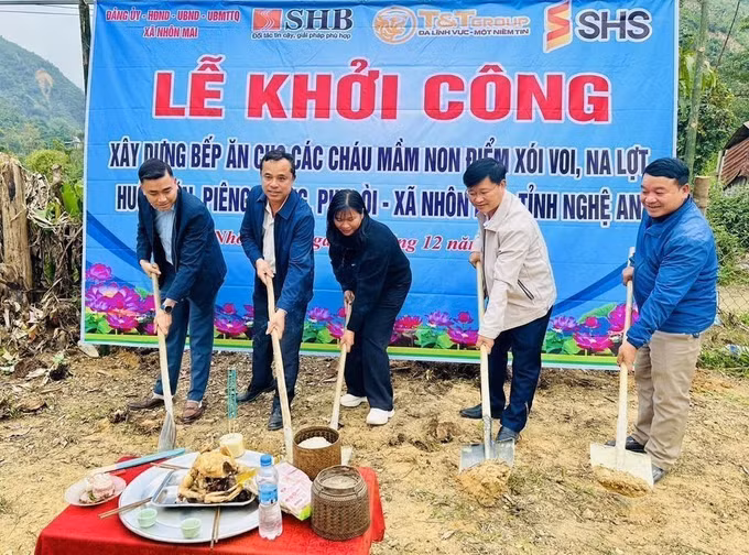 bep-an-hoc-sinh-mam-non-2.jpg