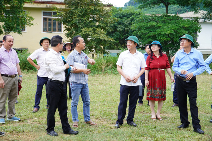 Lãnh đạo tỉnh Quảng Trị khảo sát vị trí xây dựng Trường nội trú liên cấp Trường Nội trú Tiểu học và THCS Đakrông.