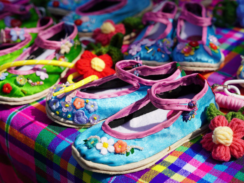 “Dáng giày nét Giáy”: Khi người trẻ tham gia bảo tồn nghề làm giày truyền thống của người Giáy 