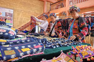 Gắn văn hóa với sinh kế, mở rộng thị trường sản phẩm vùng dân tộc thiểu số