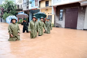 Nước sông Kỳ Cùng dâng cao, khẩn trương di dời dân