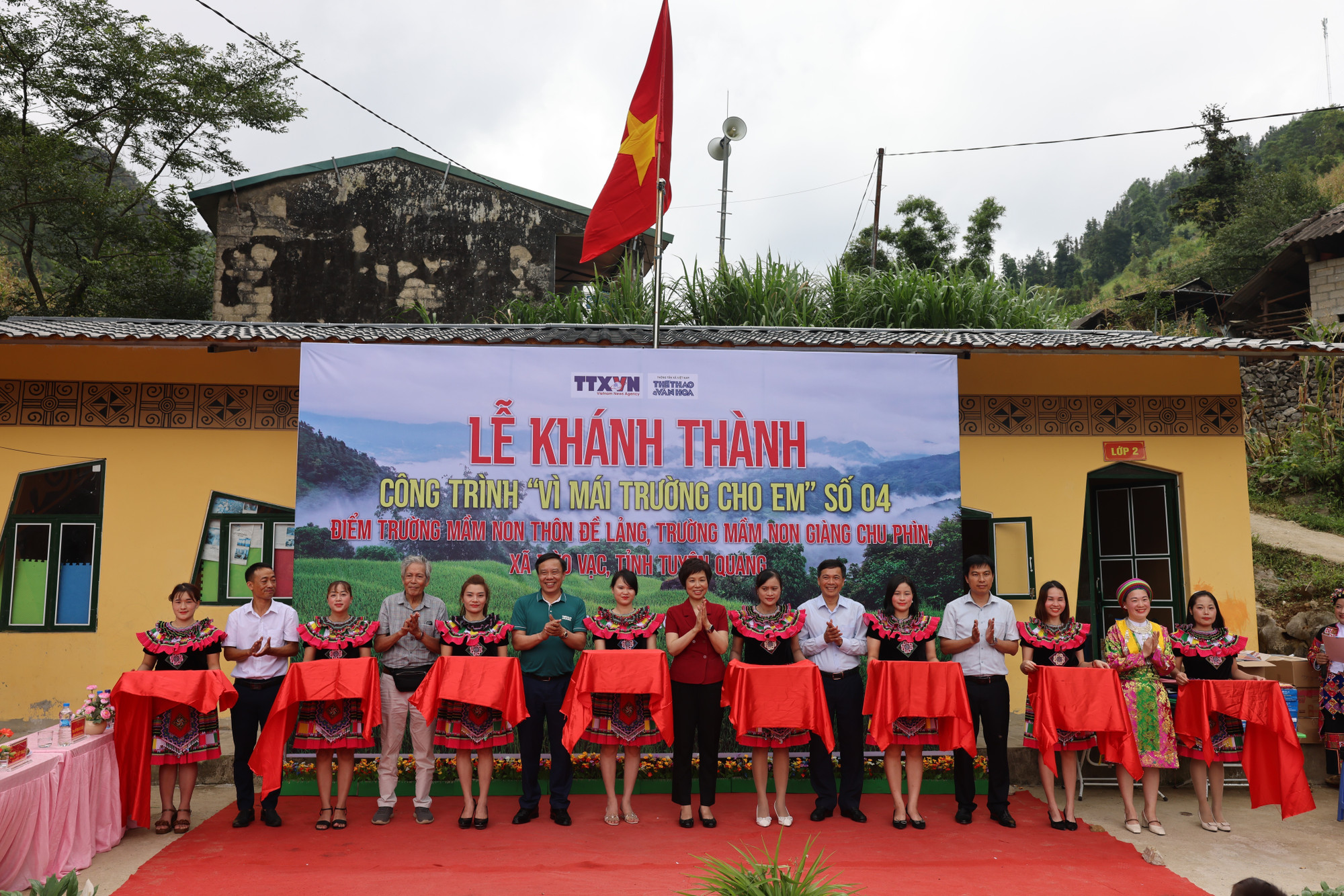 Lễ khánh thành và bàn giao phòng học mới tại điểm trường Mầm non Đề Lảng. Lễ khánh thành và bàn giao phòng học mới tại điểm trường Mầm non Đề Lảng.