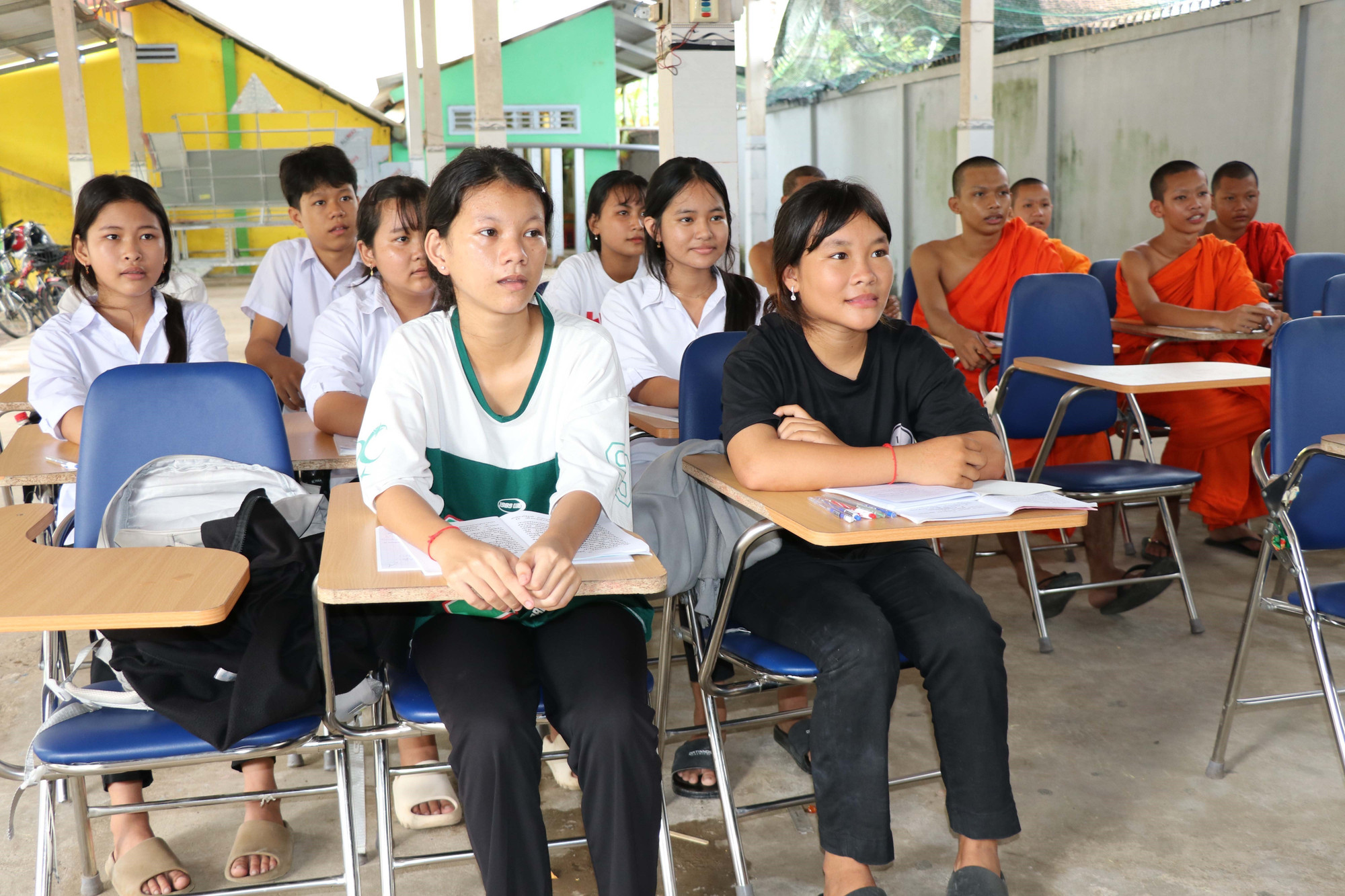 Lớp học chữ Khmer tại chùa Bàu Sơn, xã Châu Thành hè năm 2025. Lớp học chữ Khmer tại chùa Bàu Sơn, xã Châu Thành hè năm 2025.