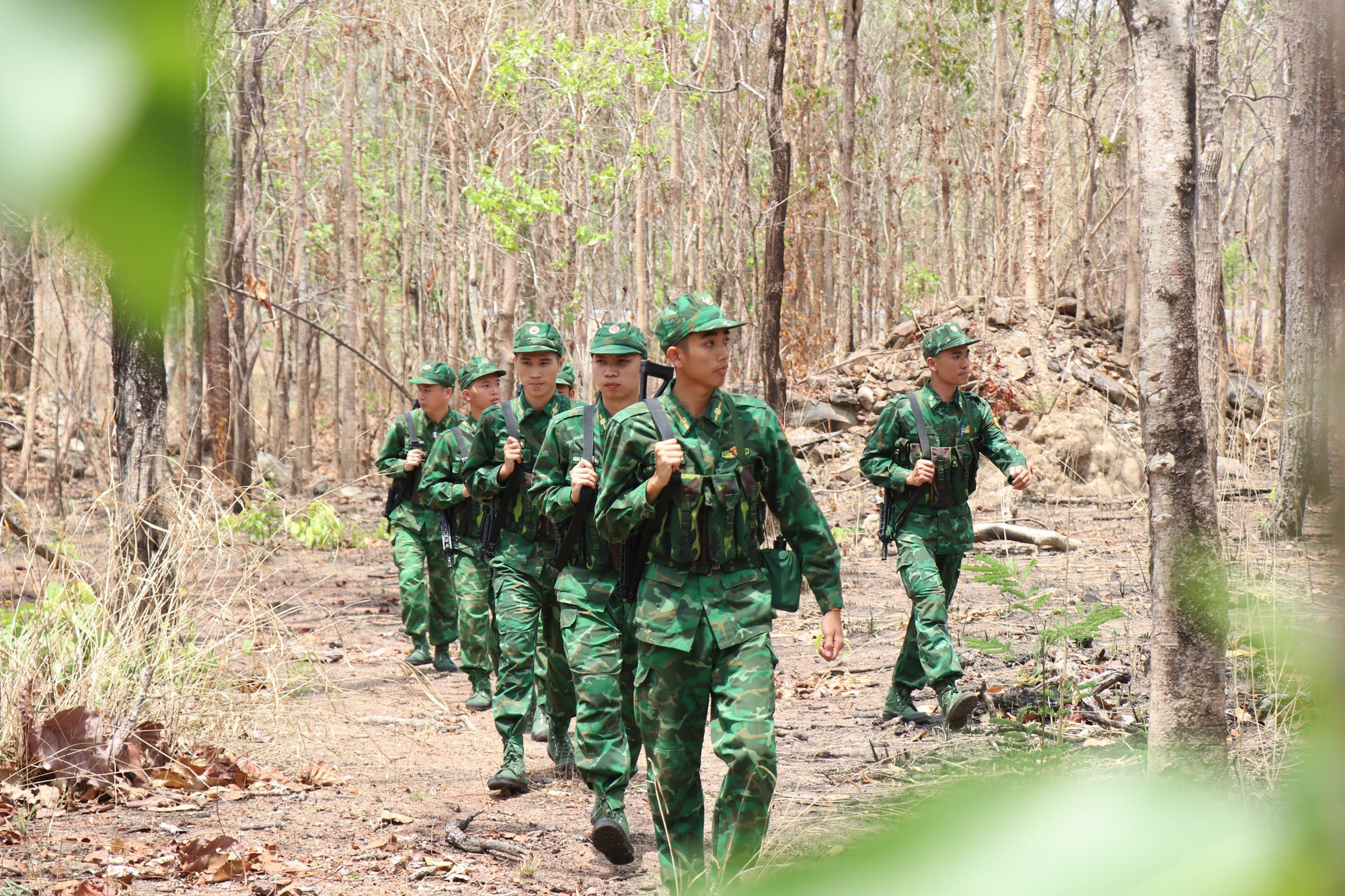 Chiến sĩ Bộ đội Biên phòng Đắk Lắk luôn vững vàng canh giữ đất trời biên cương, bảo vệ vững chắc chủ quyền lãnh thổ, an ninh biên giới quốc gia trong mọi tình huống. Chiến sĩ Bộ đội Biên phòng Đắk Lắk luôn vững vàng canh giữ đất trời biên cương, bảo vệ vững chắc chủ quyền lãnh thổ, an ninh biên giới quốc gia trong mọi tình huống.