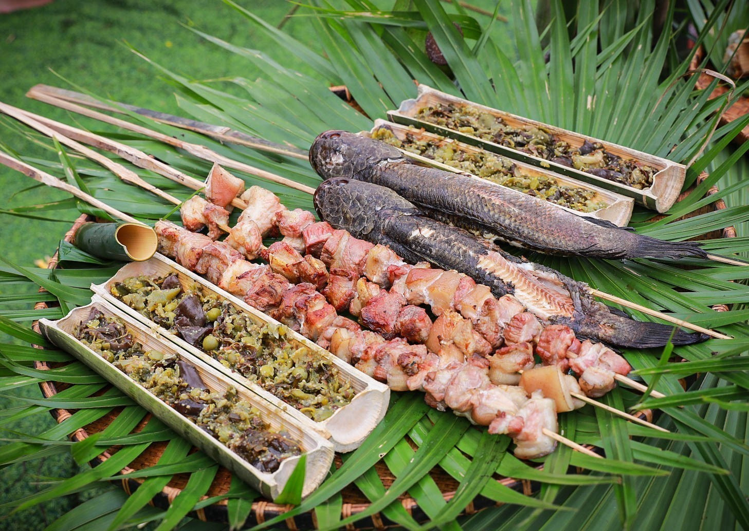 Các lễ vật dâng cúng trong phần nghi thức. binh-phuoc-10.jpg