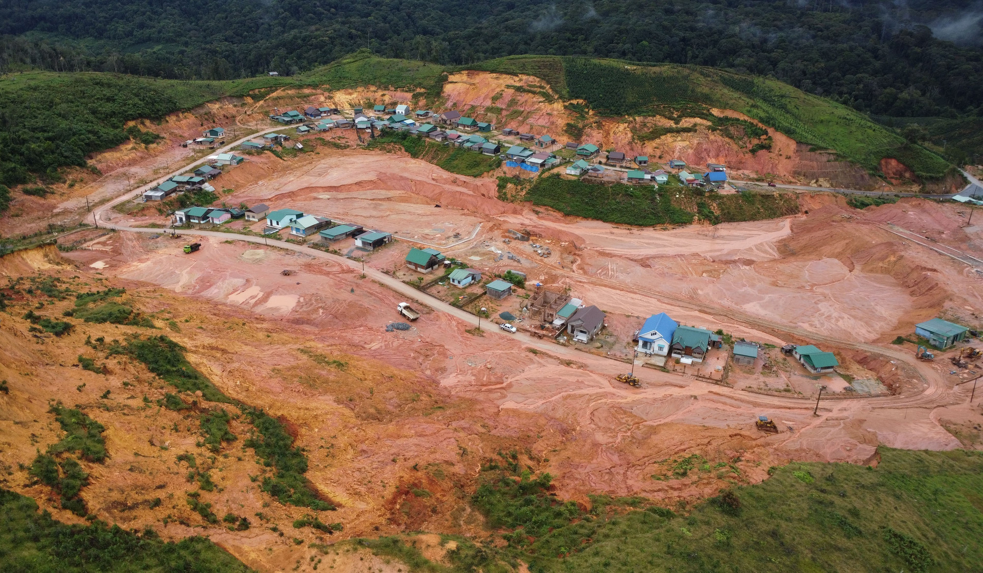 Khu tái định cư ở thôn K’Nớ 5 (xã Đam Rông 4, Lâm Đồng) có quy mô 15 ha, hiện đã bàn giao đất cho 73 hộ dân xây dựng nhà ở.