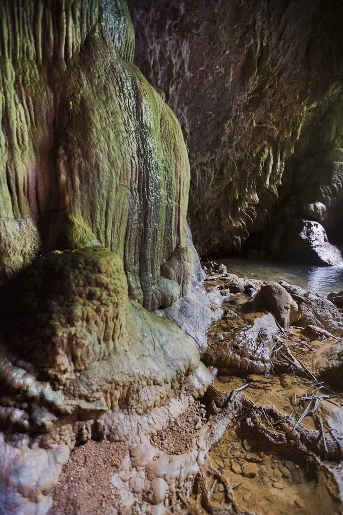 Vẻ đẹp hoang sơ của Hang Sưng (Hòa Bình) ảnh 8