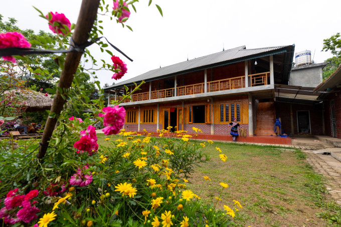 Homestay “So Hmong” của gia đình anh Lý Vần Sồ, dân tộc Mông ở thôn Bản Phố 2, xã Bản Phố, huyện Bắc Hà nằm giữa thung lũng mận Tam Hoa và lê Tai Lung, được thiết kế với lối kiến trúc mang những nét đặc trưng của đồng bào dân tộc Mông. Ảnh: Trọng Chính Bắc Hà - “Vũ điệu cao nguyên trắng” ảnh 4