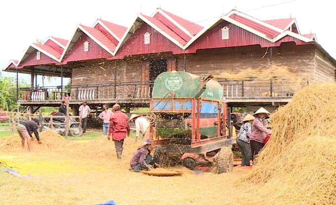 Nhiều gia đình người dân tộc thiểu số tại huyện Krông Pa đã có đời sống khá giả nhờ nguồn vốn từ các chương trình mục tiêu quốc gia. Ảnh: Hồng Điệp Đánh thức vùng đất Krông Pa ảnh 1