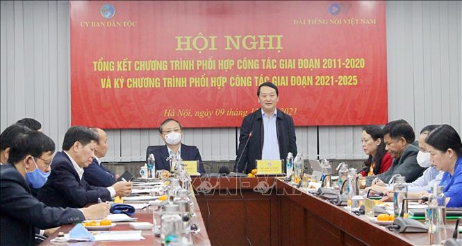 Đồng chí Hầu A Lềnh, Ủy viên Trung ương Đảng, Bộ trưởng, Chủ nhiệm Ủy ban Dân tộc phát biểu. Ảnh: Văn Điệp – TTXVN Tăng cường tuyên truyền chính sách dân tộc của Đảng, Nhà nước trên sóng phát thanh ảnh 1