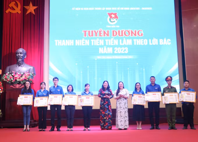 Bến Tre tuyên dương thanh niên tiên tiến làm theo lời Bác ảnh 1