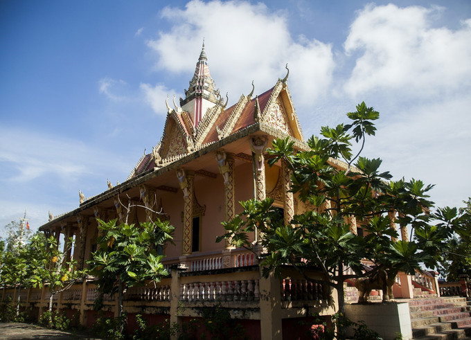 Chánh điện chùa Som Rong ở phường 5, thành phố Sóc Trăng, tỉnh Sóc Trăng. Ảnh: Hồng Đạt - TTXVN Sóc Trăng quan tâm bảo tồn, tu bổ và phục hồi di sản văn hóa, lịch sử ảnh 1