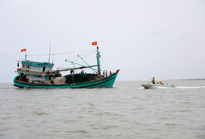 Bộ đội Biên phòng tỉnh Cà Mau đã phát hiện 17 vụ/44 trường hợp vi phạm IUU trong năm 2022 và những tháng đầu năm 2023. Ảnh: Hồng Đạt - TTXVN Vững vàng nơi tiền đồn Tây Nam Tổ quốc (Bài 3) ảnh 4
