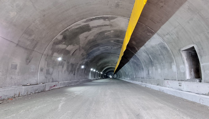 Hầm Núi Vung thuộc dự án cao tốc Cam Lâm - Vĩnh Hảo đã được khai thông. Ảnh: Công Thử - TTXVN Thông hầm Núi Vung thuộc dự án cao tốc Cam Lâm – Vĩnh Hảo ảnh 3