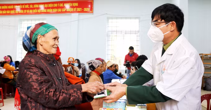 Quảng Bình: Xuân yêu thương đến với phụ nữ và học sinh khó khăn vùng biên giới ảnh 7