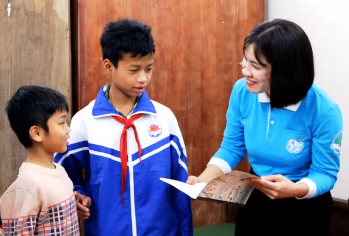 Quảng Bình: Xuân yêu thương đến với phụ nữ và học sinh khó khăn vùng biên giới ảnh 4