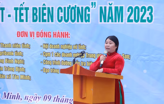 Tặng quà Tết cho học sinh và các gia đình khó khăn tại Lạng Sơn ảnh 4