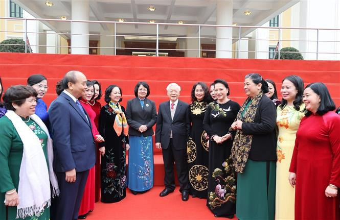 Tổng Bí thư, Chủ tịch nước Nguyễn Phú Trọng, Thủ tướng Nguyễn Xuân Phúc và Chủ tịch Quốc hội Nguyễn Thị Kim Ngân với các đồng chí lãnh đạo Đảng, Nhà nước và các đại biểu dự Hội nghị. Ảnh: Trí Dũng - TTXVN Hội nghị Trung ương 15, khóa XII: Tiếp tục chuẩn bị để tổ chức thành công Đại hội đại biểu toàn quốc lần thứ XIII của Đảng ảnh 1