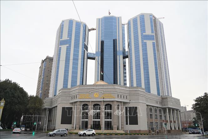 Tòa nhà Bộ Thông tin và Truyền thông Tajikistan mang phong cách Liên Xô. Ảnh: Duy Trinh - TTXVN Một thoáng Dushanbe, thủ đô Tajikistan ảnh 2