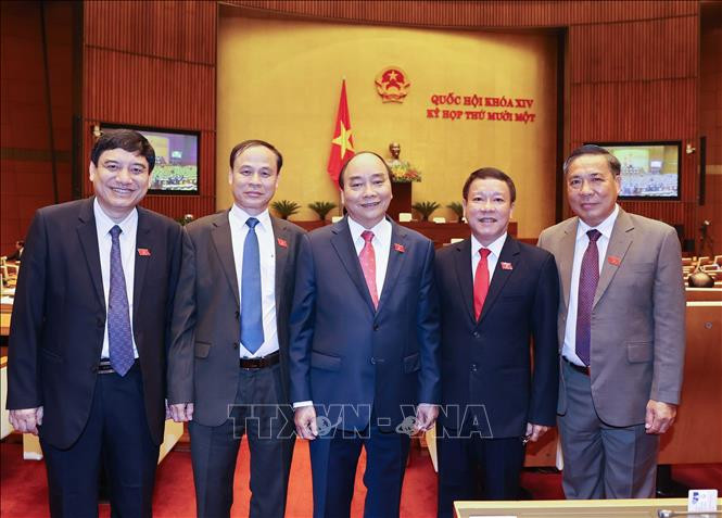 Thủ tướng Nguyễn Xuân Phúc và các đại biểu. Ảnh: Thống Nhất – TTXVN Kỳ họp thứ 11, Quốc hội khóa XIV: Cơ sở cho việc tiếp tục đổi mới, nâng cao hiệu lực, hiệu quả hoạt động trong nhiệm kỳ tới ảnh 3