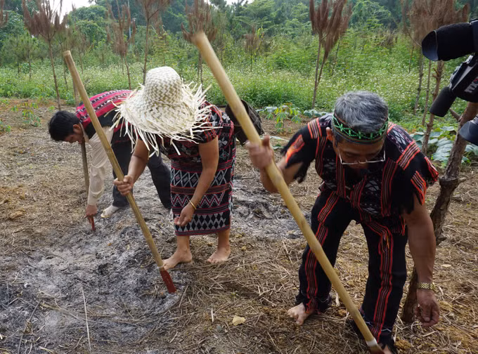 Lễ gieo hạt của người Tà Ôi ảnh 1