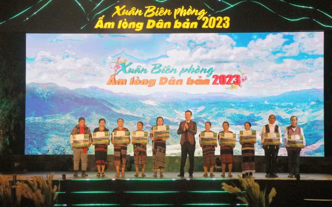 Thường trực Ban Bí thư Võ Văn Thưởng dự chương trình "Xuân Biên phòng ấm lòng dân bản" ảnh 3