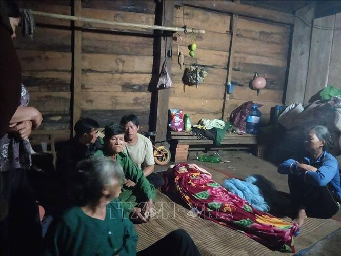 Sự ra đi của các cháu là nỗi đau của gia đình. Ảnh: TTXVN phát. Đắk Lắk: Rủ nhau xuống đập tắm, 3 cháu nhỏ tử vong ảnh 1