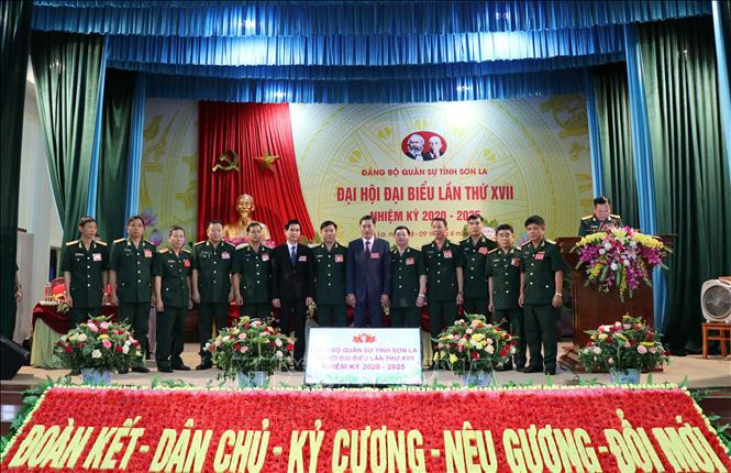 Ban Chấp hành Đảng bộ Quân sự tỉnh Sơn La khóa XVII, nhiệm kỳ 2020 - 2025 ra mắt Đại hội. Ảnh: Nguyễn Cường- TTXVN Tiến tới Đại hội XIII của Đảng: Xây dựng lực lượng vũ trang Sơn La vững mạnh toàn diện ảnh 3