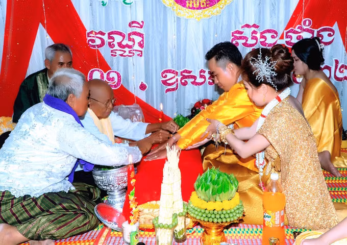 Nghi thức “Cột tay” của người Khmer Nam Bộ ảnh 3