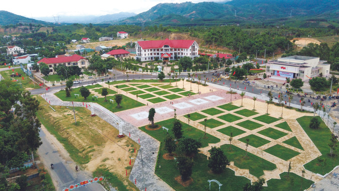 Trung tâm huyện Kon Rẫy (Kon Tum) ngày nay. Ảnh: Văn Phương Tháng Tám trên quê hương Kon Rẫy ảnh 1