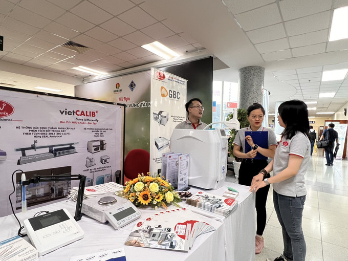 Các giải pháp được trưng bày tại Hội nghị. Ảnh: Ánh Tuyết – TTXVN Sử dụng hiệu quả, bền vững tài nguyên đất ảnh 2