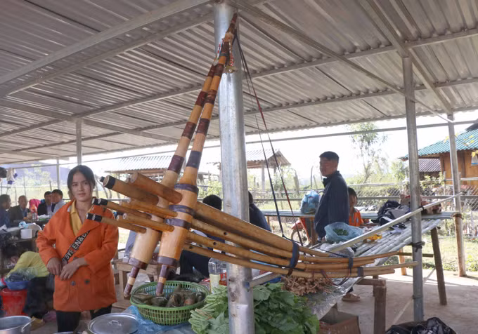 Sắc màu chợ phiên vùng cao Phìn Hồ (Điện Biên) ảnh 3