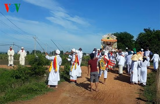 Người Chăm có nhiều đổi mới trong việc cưới, việc tang ảnh 2