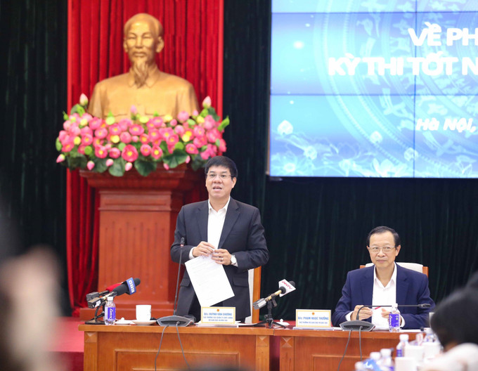 Cục trưởng Cục Quản lý chất lượng (Bộ Giáo dục và Đào tạo) Huỳnh Văn Chương thông tin về phương án tổ chức kỳ thi và xét công nhận tốt nghiệp THPT từ năm 2025. Ảnh: Thanh Tùng – TTXVN Thi tốt nghiệp Trung học Phổ thông từ 2025: Công bố định dạng, cấu trúc mô phỏng đề thi trong quý 4/2023 ảnh 1