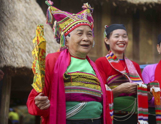 Nghệ nhân Phạm Thị Tắng, người giữ hồn nghệ thuật Lễ hội Pôồn Pôông xứ Mường tỉnh Thanh Hóa. Ảnh: Tuấn Đức – TTXVN Tái hiện lễ Pồôn Pôông của dân tộc Mường tỉnh Thanh Hóa ảnh 4