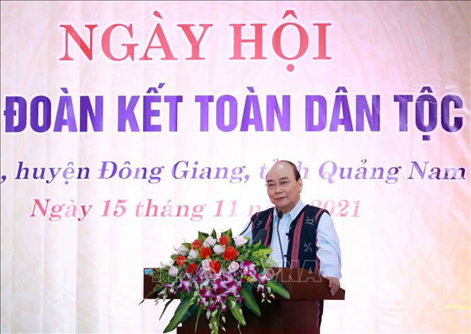 Chủ tịch nước Nguyễn Xuân Phúc phát biểu tại Ngày hội Đại doàn kết toàn dân tộc năm 2021 ở xã Ba, huyện Đông Giang, tỉnh Quảng Nam. Ảnh: Thống Nhất – TTXVN Chủ tịch nước Nguyễn Xuân Phúc dự Ngày hội Đại đoàn kết toàn dân tộc tại huyện miền núi Đông Giang ảnh 2