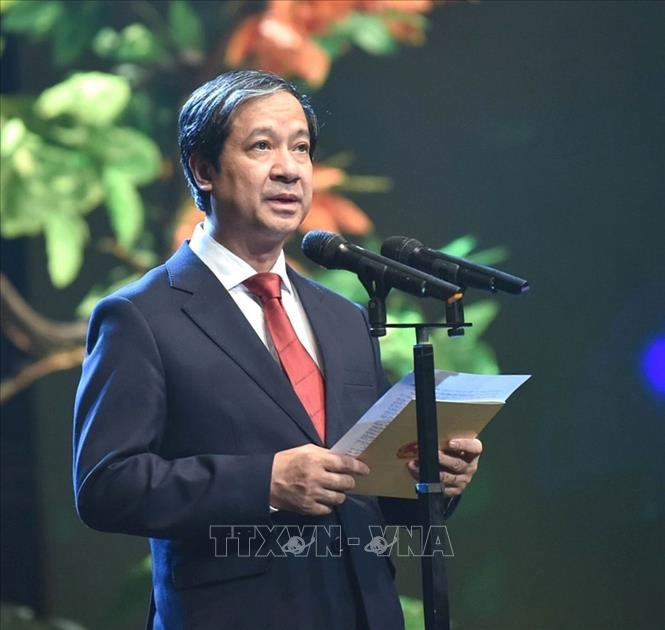 Bộ trưởng Bộ Giáo dục và Đào tạo Nguyễn Kim Sơn phát biểu tại Chương trình “Thay lời tri ân” năm 2021. Ảnh: TTXVN phát “Thay lời tri ân” – những câu chuyện truyền cảm hứng về người thầy ảnh 1