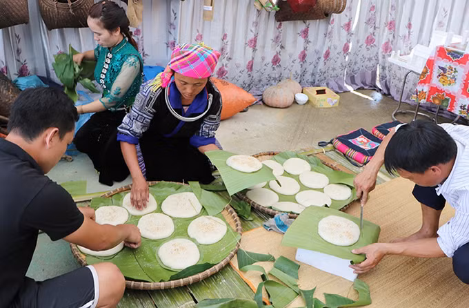 Đồng bào dân tộc Mông ở Lai Châu vui tết độc lập ảnh 2