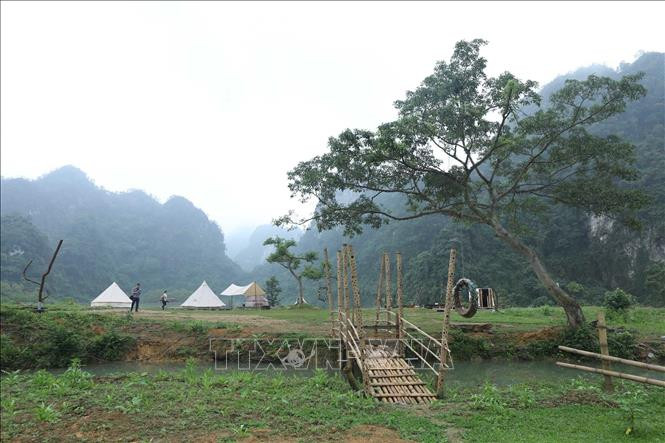 Phong cảnh thơ mộng bên hồ Nong Dùng. Ảnh: Anh Tuấn – TTXVN Hồ Nong Dùng – điểm cắm trại du lịch nghỉ dưỡng thơ mộng Xứ Lạng ảnh 8