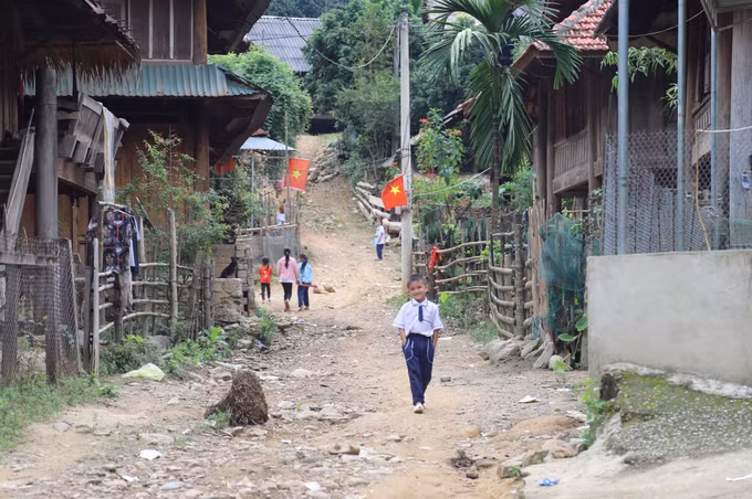 Bám bản mang con chữ đến vùng lõi đại ngàn Pù Huống ảnh 5