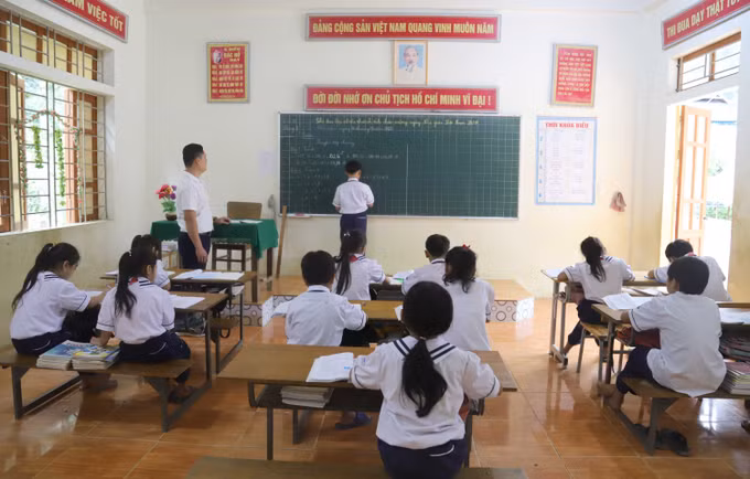 Bám bản mang con chữ đến vùng lõi đại ngàn Pù Huống ảnh 4